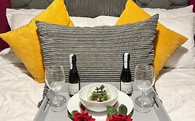 Spacious 1 Bed Relocation Apartment Free Parking,