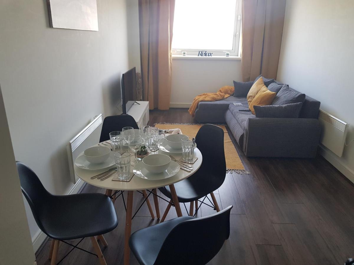 Spacious 1 Bed Relocation Apartment Free Parking, Brierley Hill Exterior photo