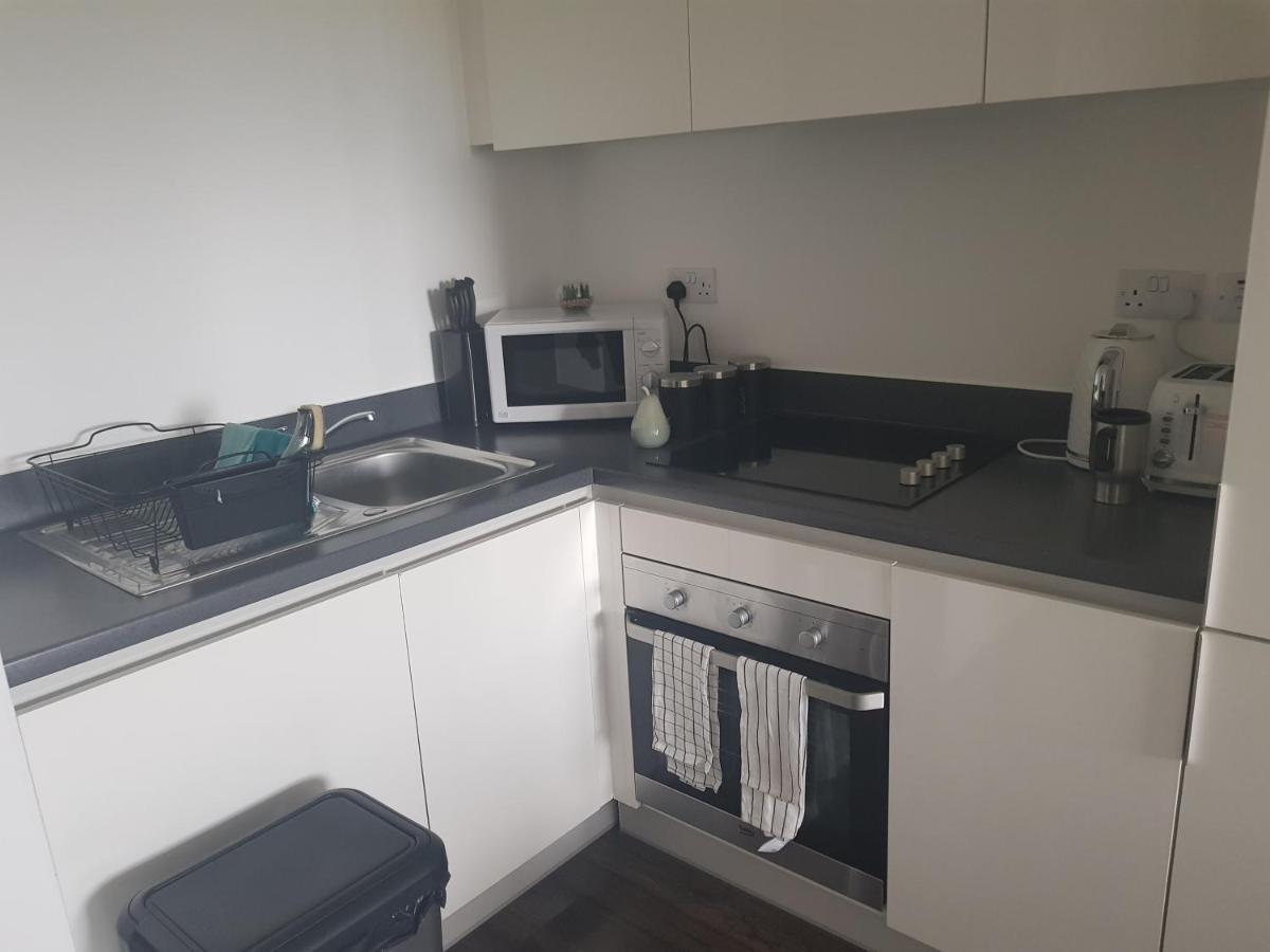 Spacious 1 Bed Relocation Apartment Free Parking, Brierley Hill Exterior photo