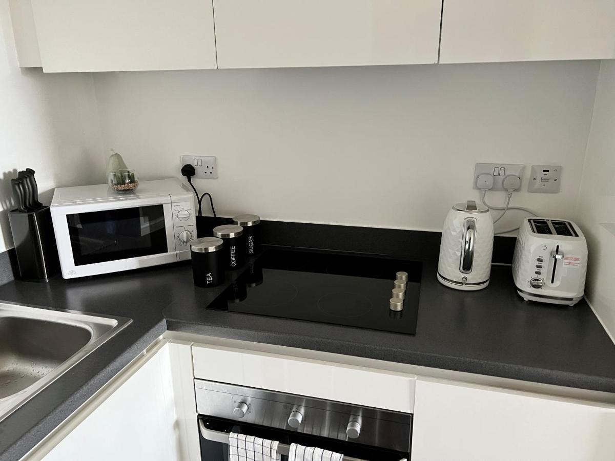 Spacious 1 Bed Relocation Apartment Free Parking, Brierley Hill Exterior photo