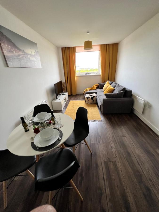 Spacious 1 Bed Relocation Apartment Free Parking, Brierley Hill Exterior photo