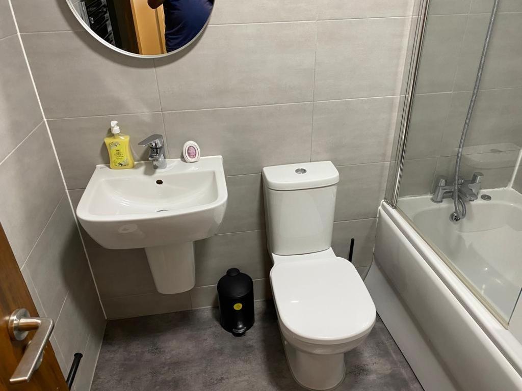 Spacious 1 Bed Relocation Apartment Free Parking, Brierley Hill Exterior photo