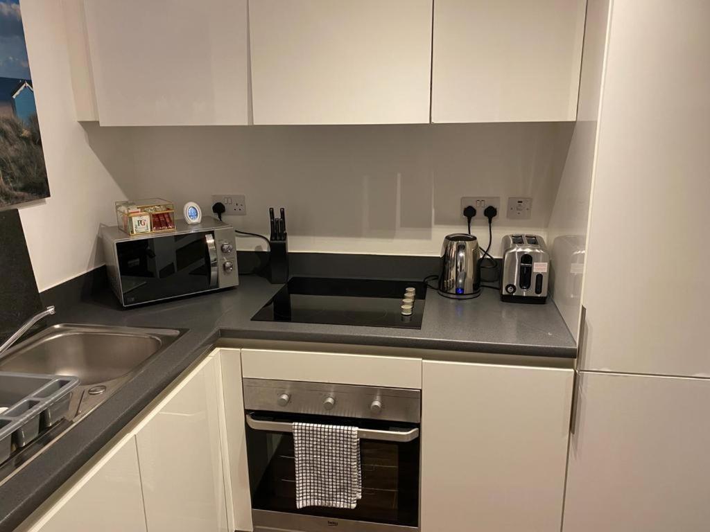 Spacious 1 Bed Relocation Apartment Free Parking, Brierley Hill Exterior photo